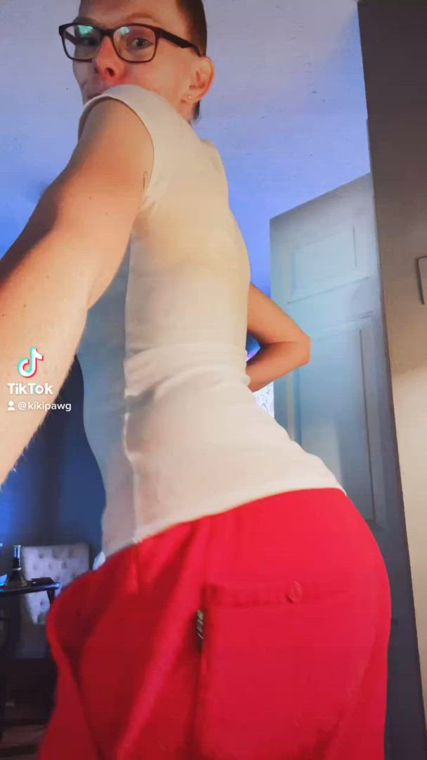 Kikipawg Onlyfans Tall Porn Video Clip