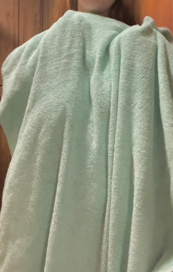Towel porn video with onlyfans model aquaria779 <strong>@thatcurvywife</strong>