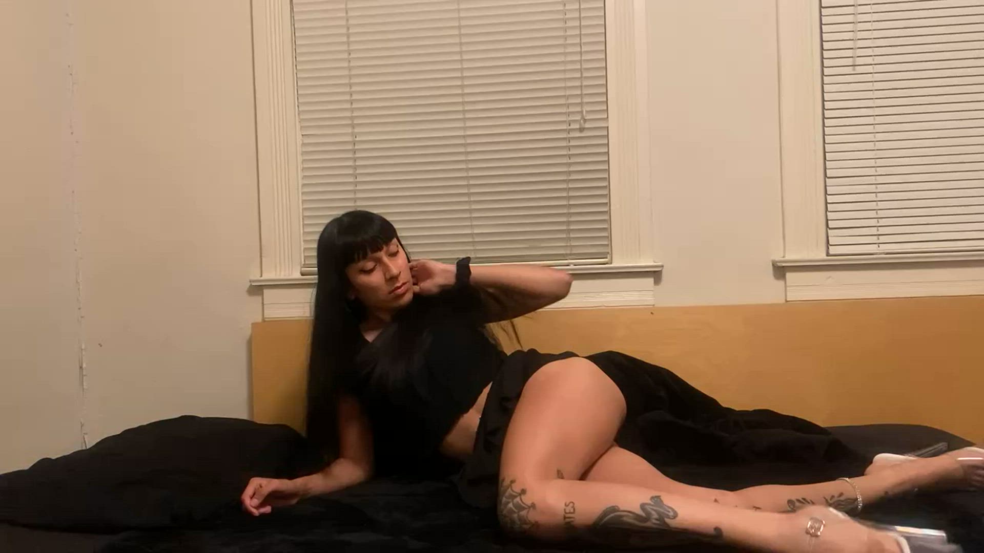 Amateur porn video with onlyfans model Ari <strong>@ariaaaxxx</strong>