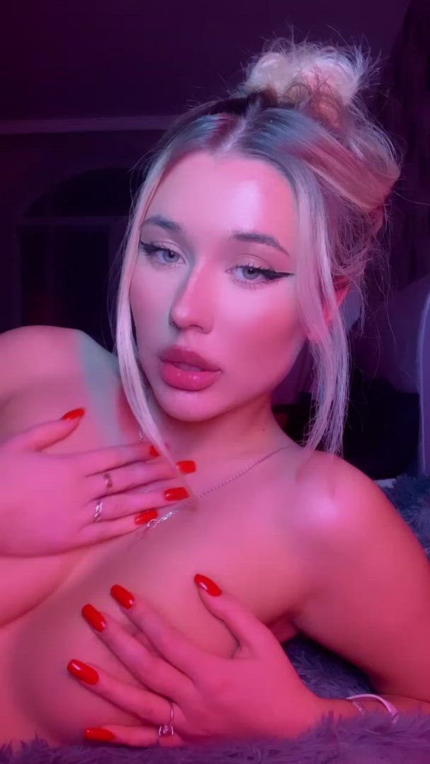 Ahegao porn video with onlyfans model Arianalove <strong>@arianahaus</strong>