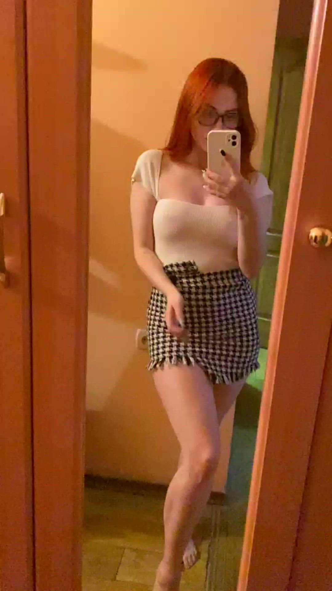 Amateur porn video with onlyfans model arinaporns <strong>@ari_ginger</strong>