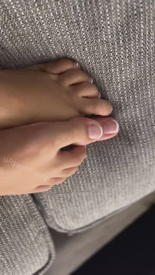 Feet porn video with onlyfans model Arya <strong>@queenaryaa</strong>