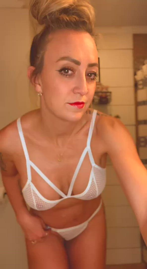 OnlyFans porn video with onlyfans model athenarose <strong>@therealathena18</strong>