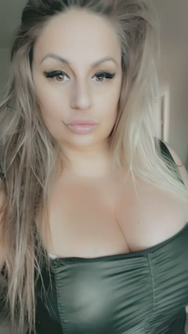 Big Tits porn video with onlyfans model BaddieMI <strong>@baddiemi</strong>
