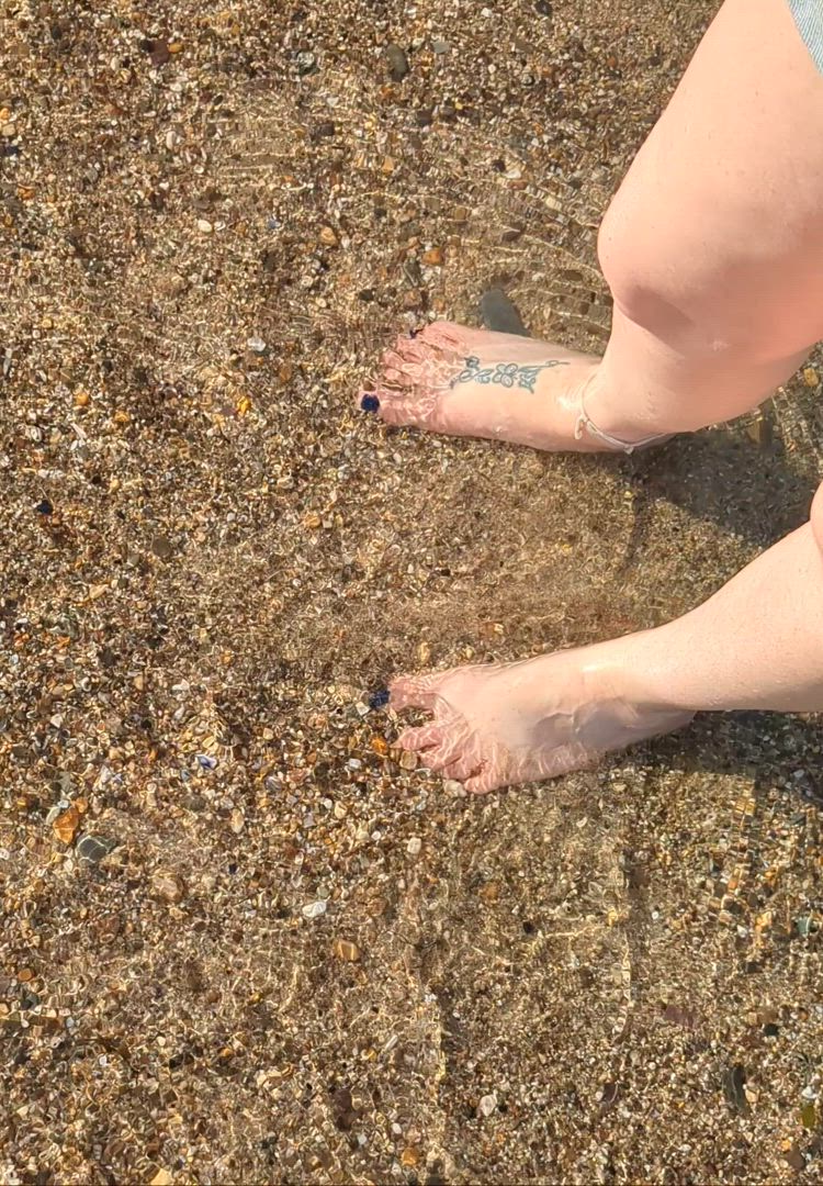 Beach porn video with onlyfans model beachbeneathmyfeet <strong>@beachbeneathmyfeets</strong>