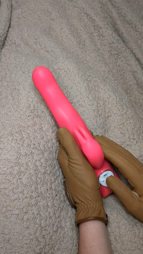 Dildo porn video with onlyfans model beachbeneathmyfeet <strong>@beachbeneathmyfeets</strong>