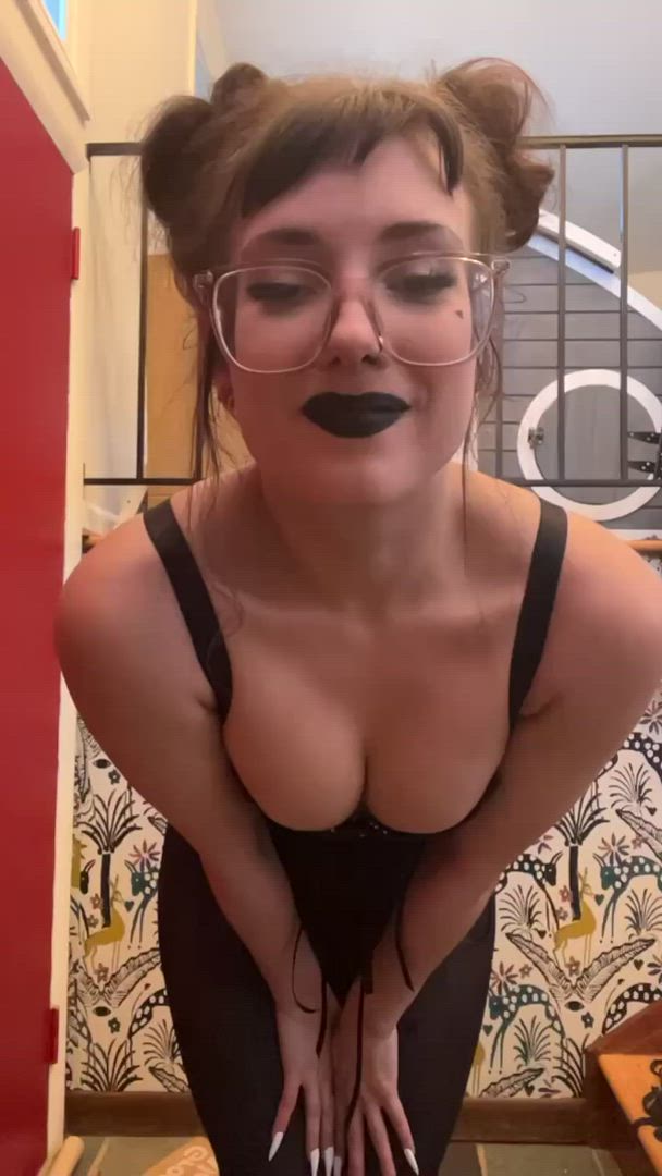 Cute porn video with onlyfans model BeatriceBunny <strong>@bifocalbunnies</strong>