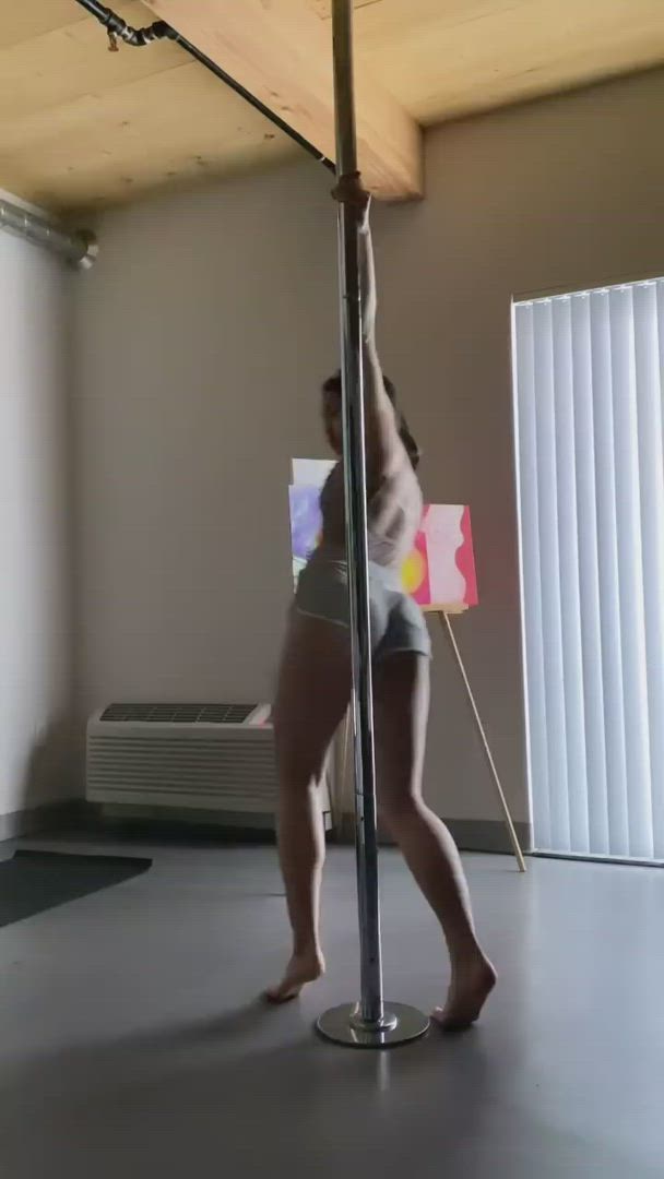 Pole Dance porn video with onlyfans model brickedup420 <strong>@stonenbone420</strong>