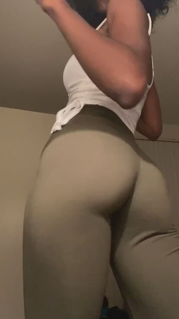 Ass Clapping porn video with onlyfans model callsuzie <strong>@call_suzie</strong>