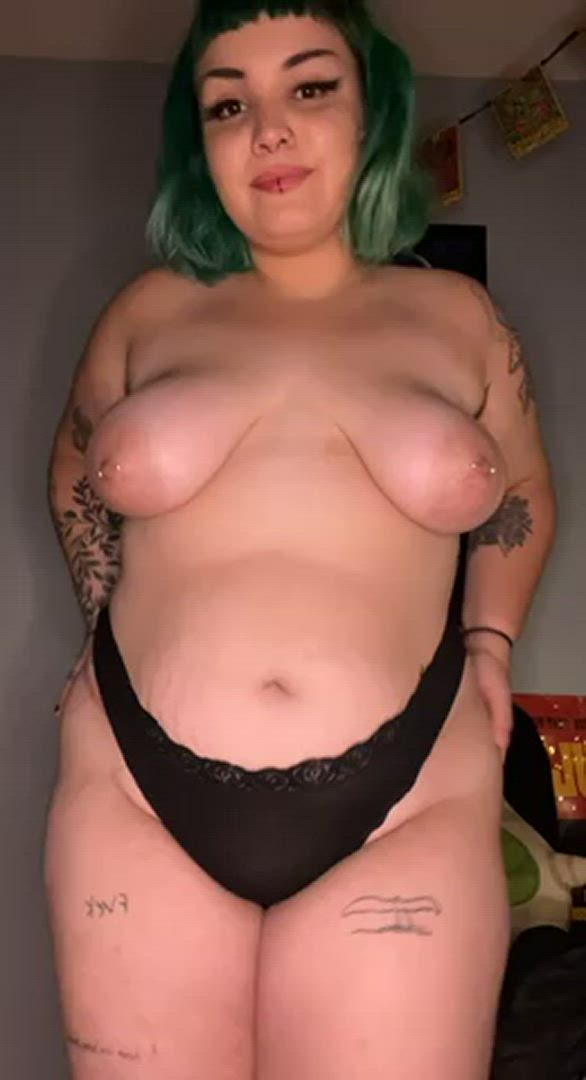 Chubby porn video with onlyfans model Dovahslut <strong>@dovahliz</strong>