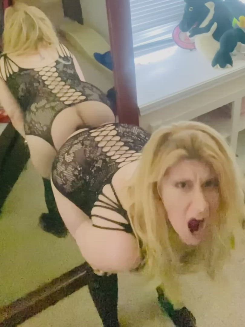 OnlyFans porn video with onlyfans model Elizabeth <strong>@costumingsub</strong>