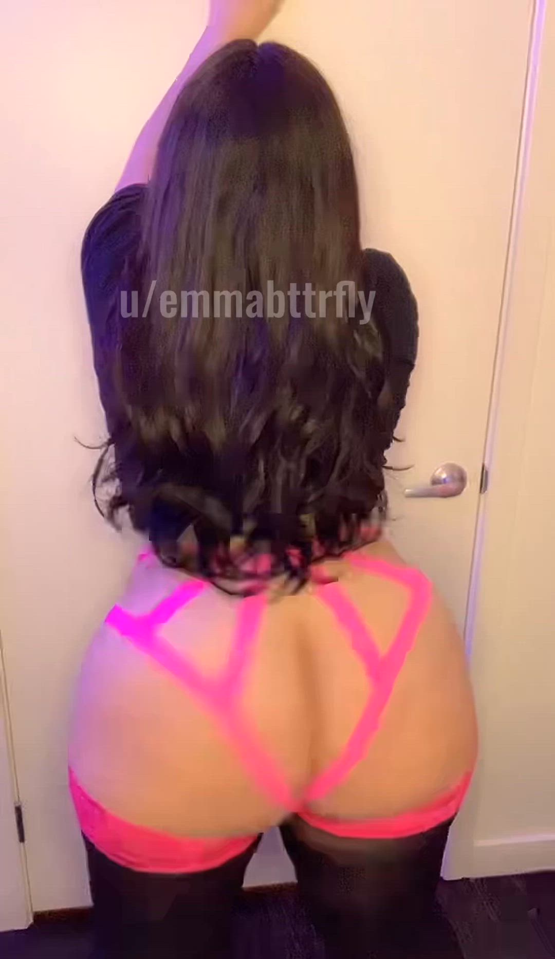 Ass porn video with onlyfans model Emma Butterfly <strong>@emmabttrfly</strong>