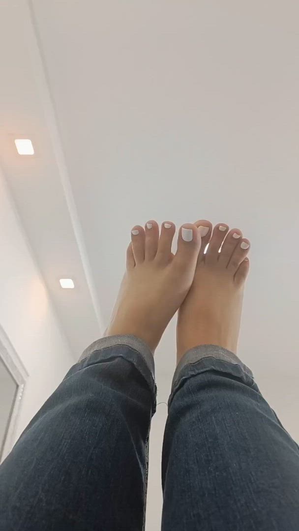 Feet porn video with onlyfans model Fernandasouzza <strong>@fernandasouzza</strong>