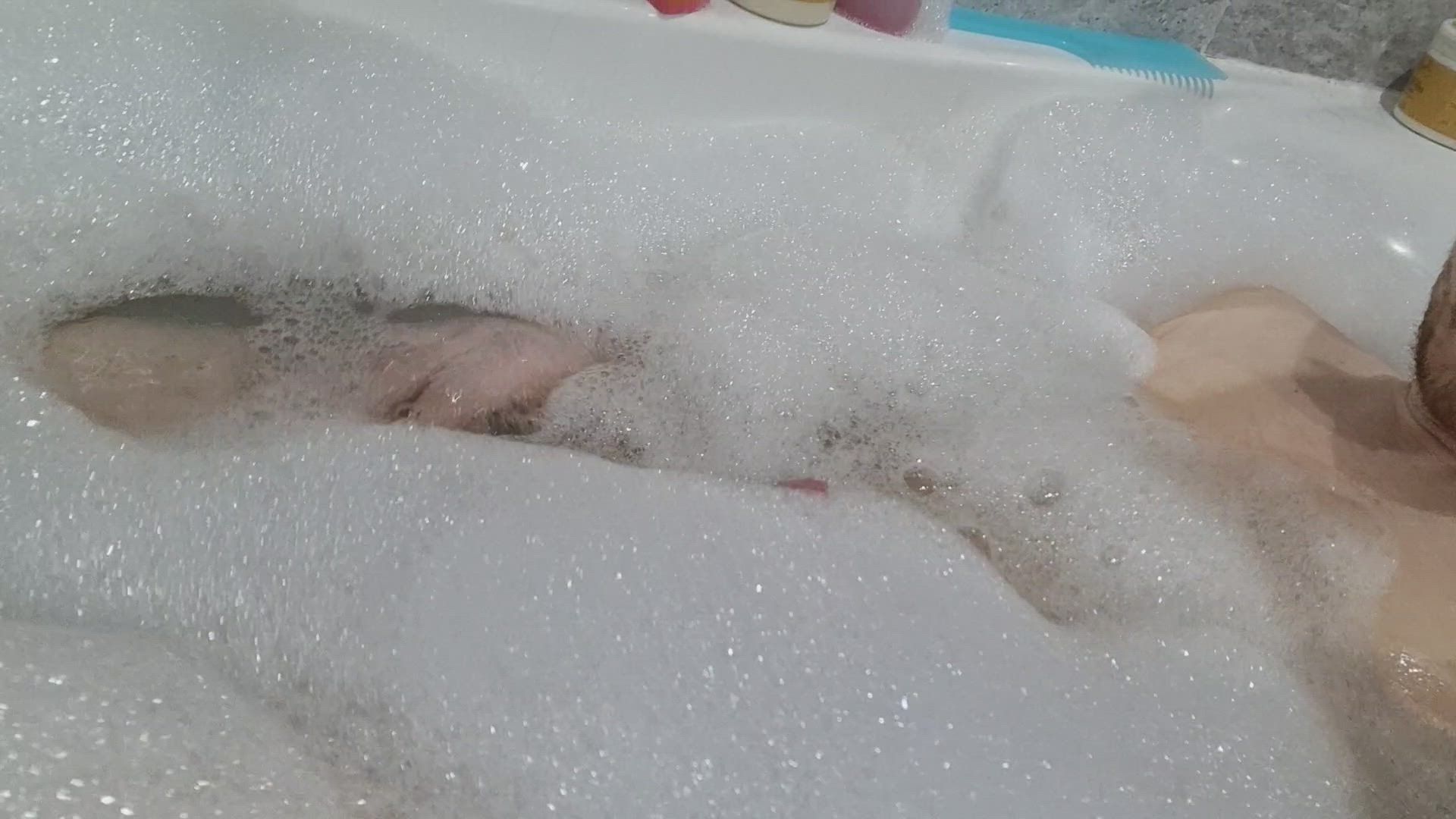 Bathtub porn video with onlyfans model gimmesum84 <strong>@bigdickmikey1</strong>