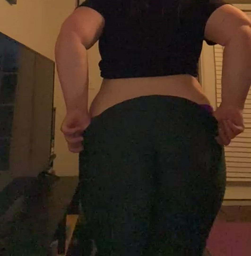 Ass Clapping porn video with onlyfans model gingersnap6940 <strong>@gingersnap69400</strong>