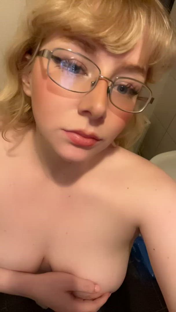 Amateur porn video with onlyfans model Gwen <strong>@digiitalluvr</strong>