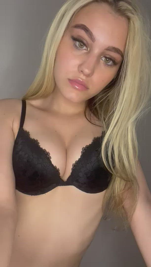 Blonde porn video with onlyfans model Hailey 🥰 <strong>@haileyroots</strong>