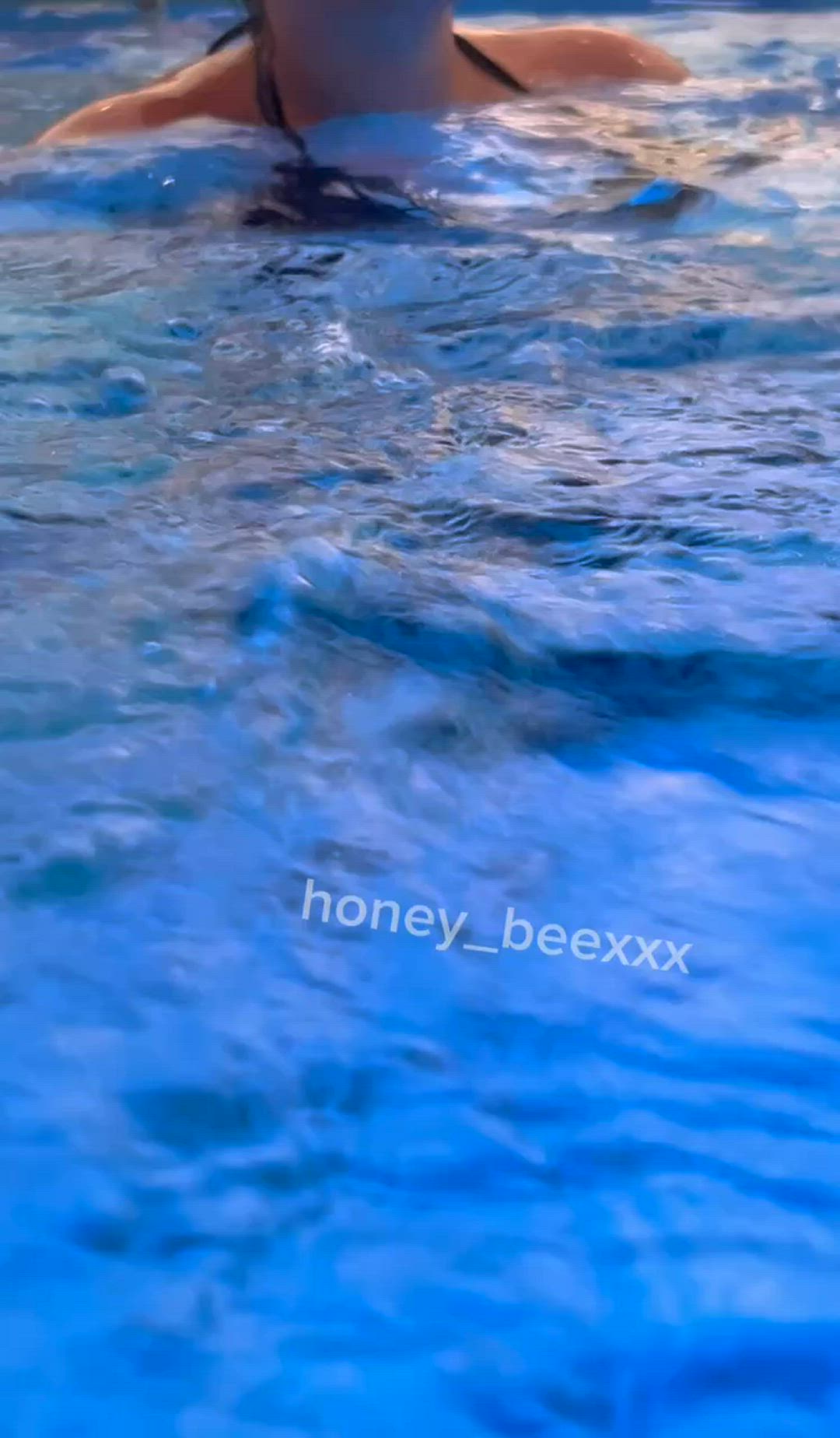 Bikini porn video with onlyfans model honeybeexxx <strong>@honey_beefreexxx</strong>