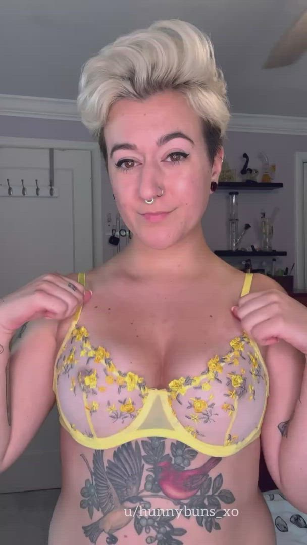 Boobs porn video with onlyfans model hunnybunsxo <strong>@hunnybuns_xo</strong>