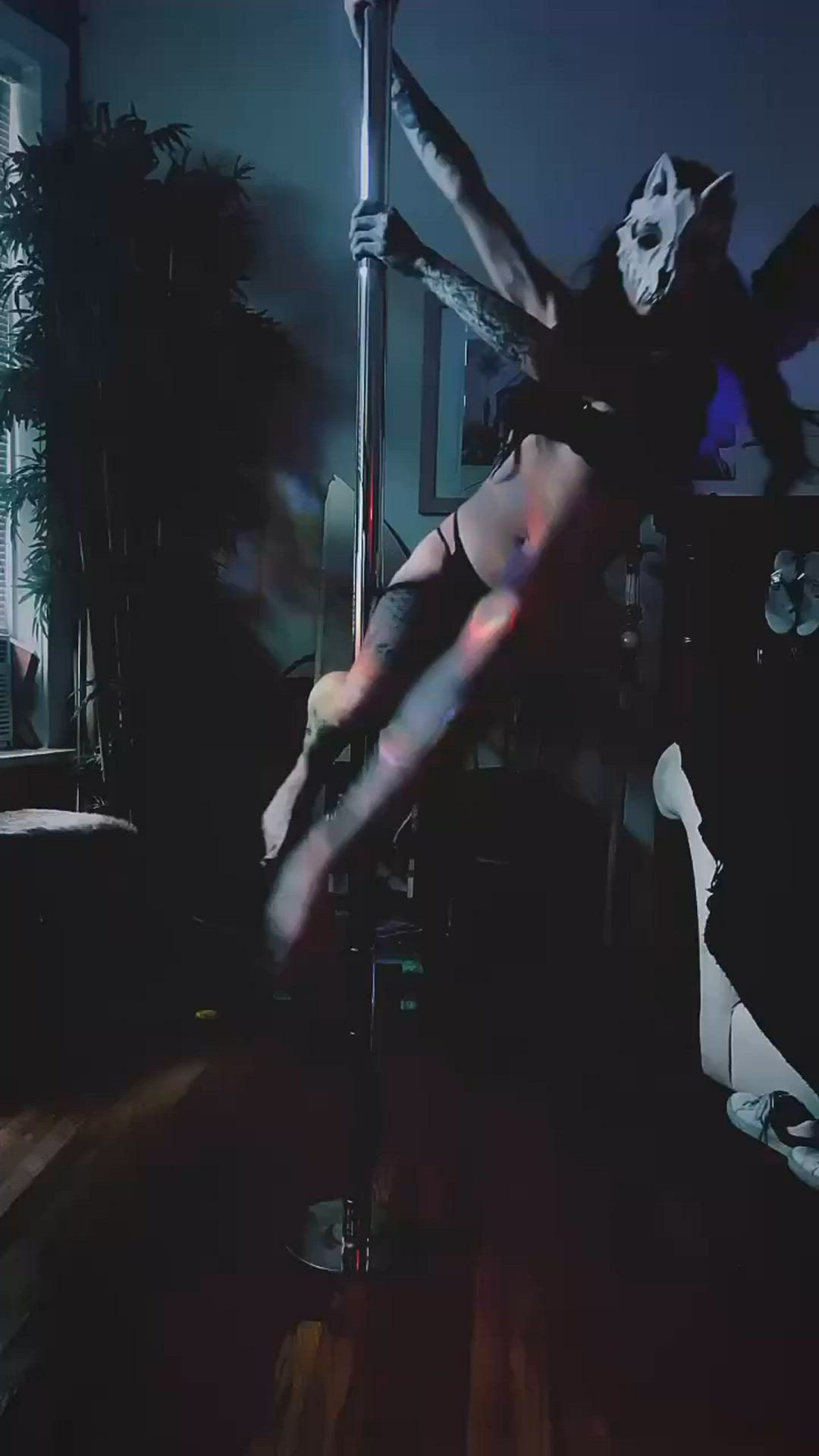 Stripper porn video with onlyfans model iceqveen <strong>@ic3qveen</strong>