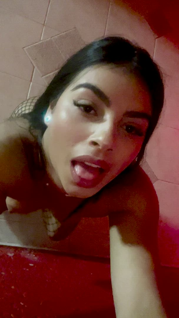 Tongue Fetish porn video with onlyfans model Julieta 😇 <strong>@julig01</strong>