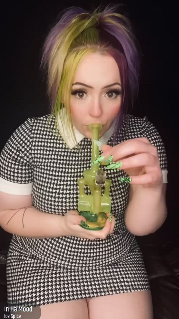 Alt porn video with onlyfans model K Smoke <strong>@the710cannabish</strong>