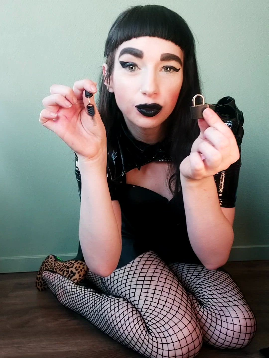 Chastity porn video with onlyfans model ladystardust333 <strong>@ladystardust33</strong>