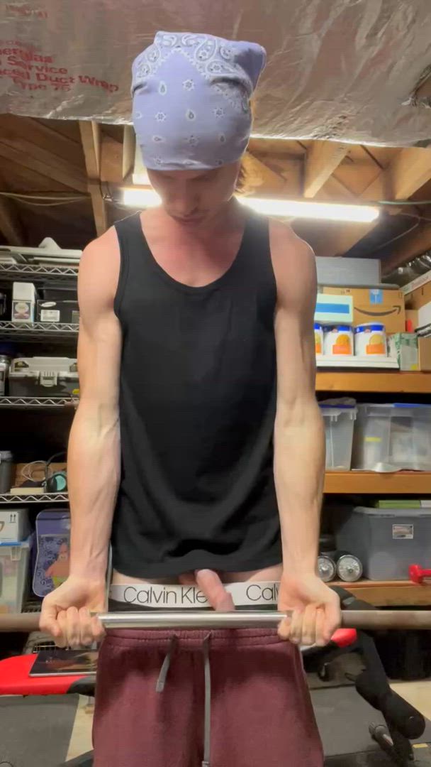 Big Dick porn video with onlyfans model leonkennedyxx <strong>@rippedandred</strong>