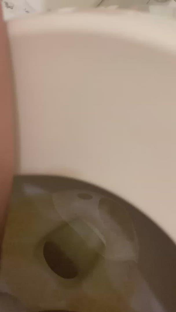 Piss porn video with onlyfans model lifestrash <strong>@jennanull</strong>