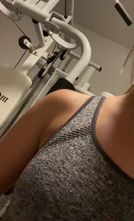 Gym porn video with onlyfans model Lillia Iwanow <strong>@cuterussianlillia</strong>