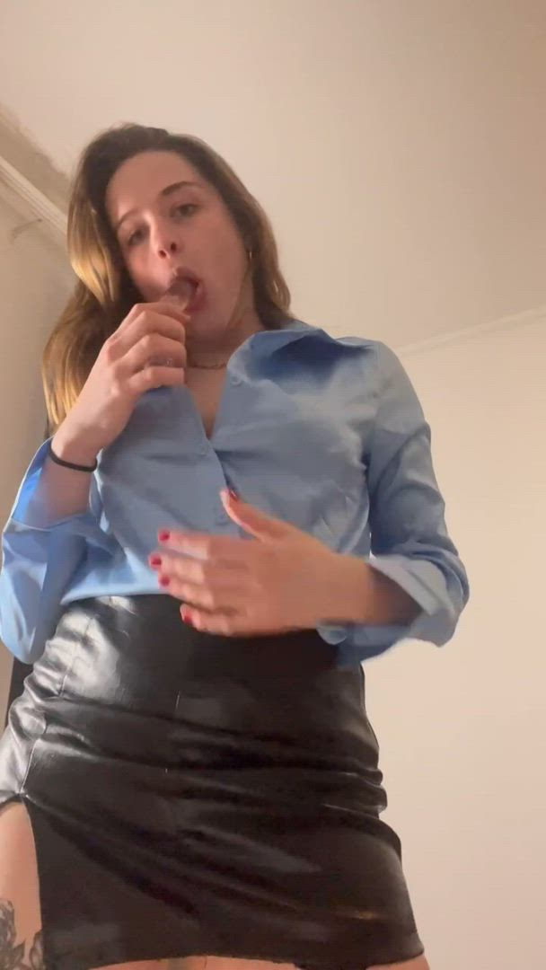 Oral porn video with onlyfans model louisaagent <strong>@louisaagent</strong>
