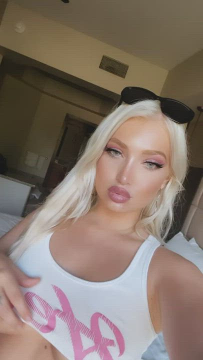 Blonde porn video with onlyfans model Maddie <strong>@xxtramaddie</strong>
