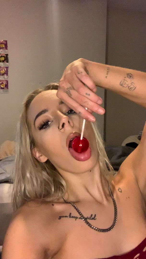 Sucking porn video with onlyfans model madilyxo <strong>@madilyxo</strong>