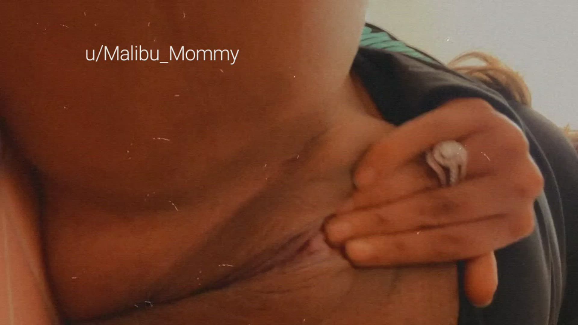 Amateur porn video with onlyfans model Malibu_Mommy <strong>@malibu_mommy</strong>