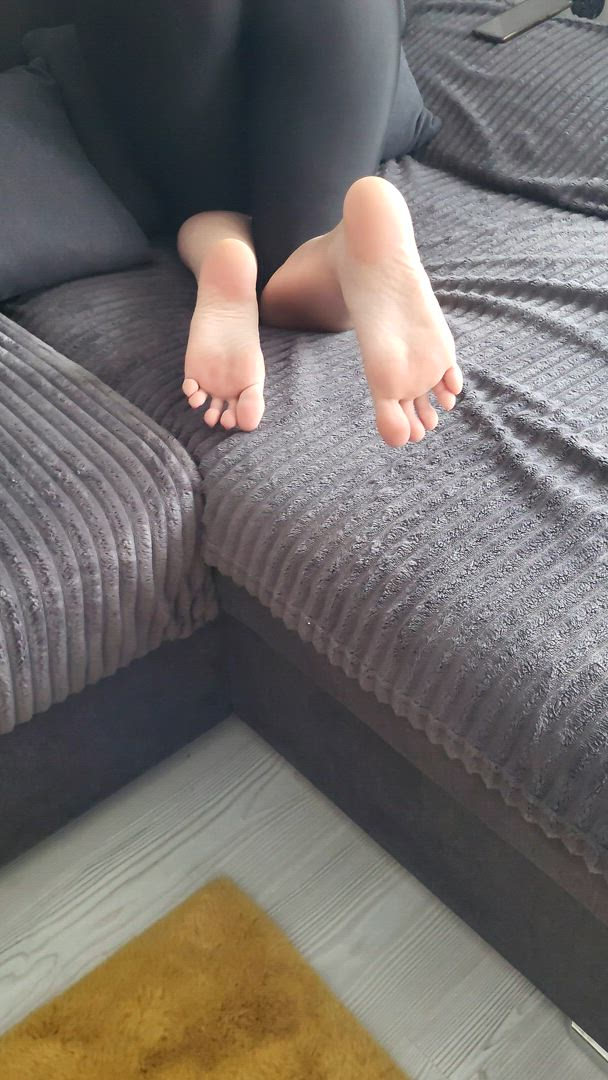 Feet porn video with onlyfans model mariatastyfeet <strong>@mariatastyfeet</strong>