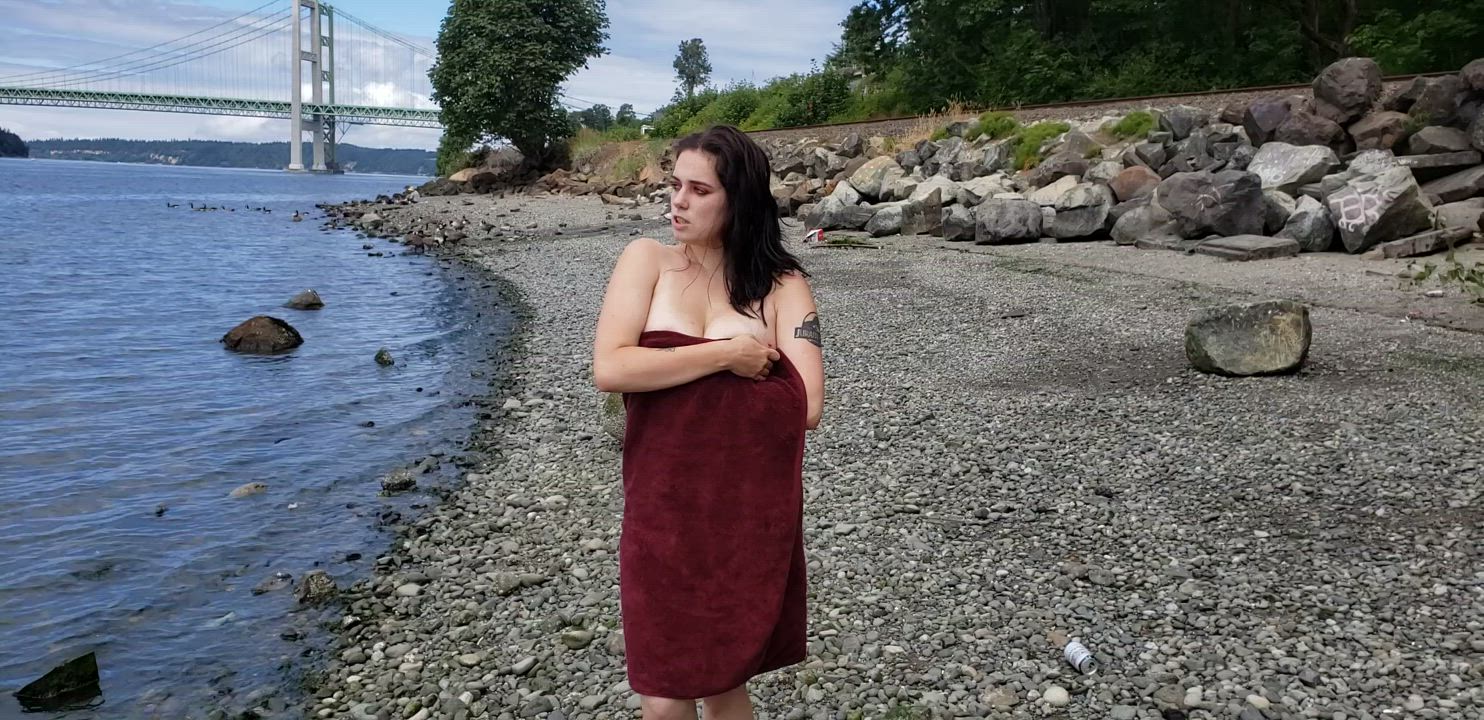 Beach porn video with onlyfans model Mellieboo <strong>@spoiltlilmellie</strong>