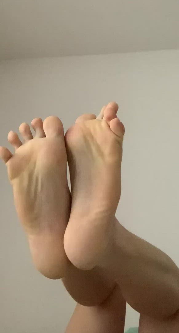 Feet Fetish porn video with onlyfans model MeoMeo <strong>@naughty_theres</strong>