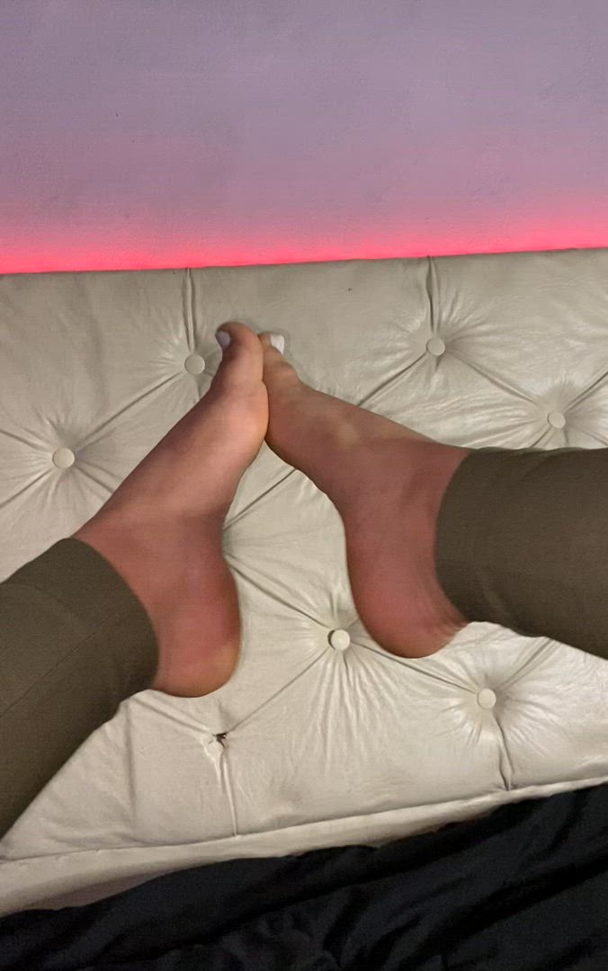 Feet porn video with onlyfans model miamorena <strong>@brunettehottbaby</strong>