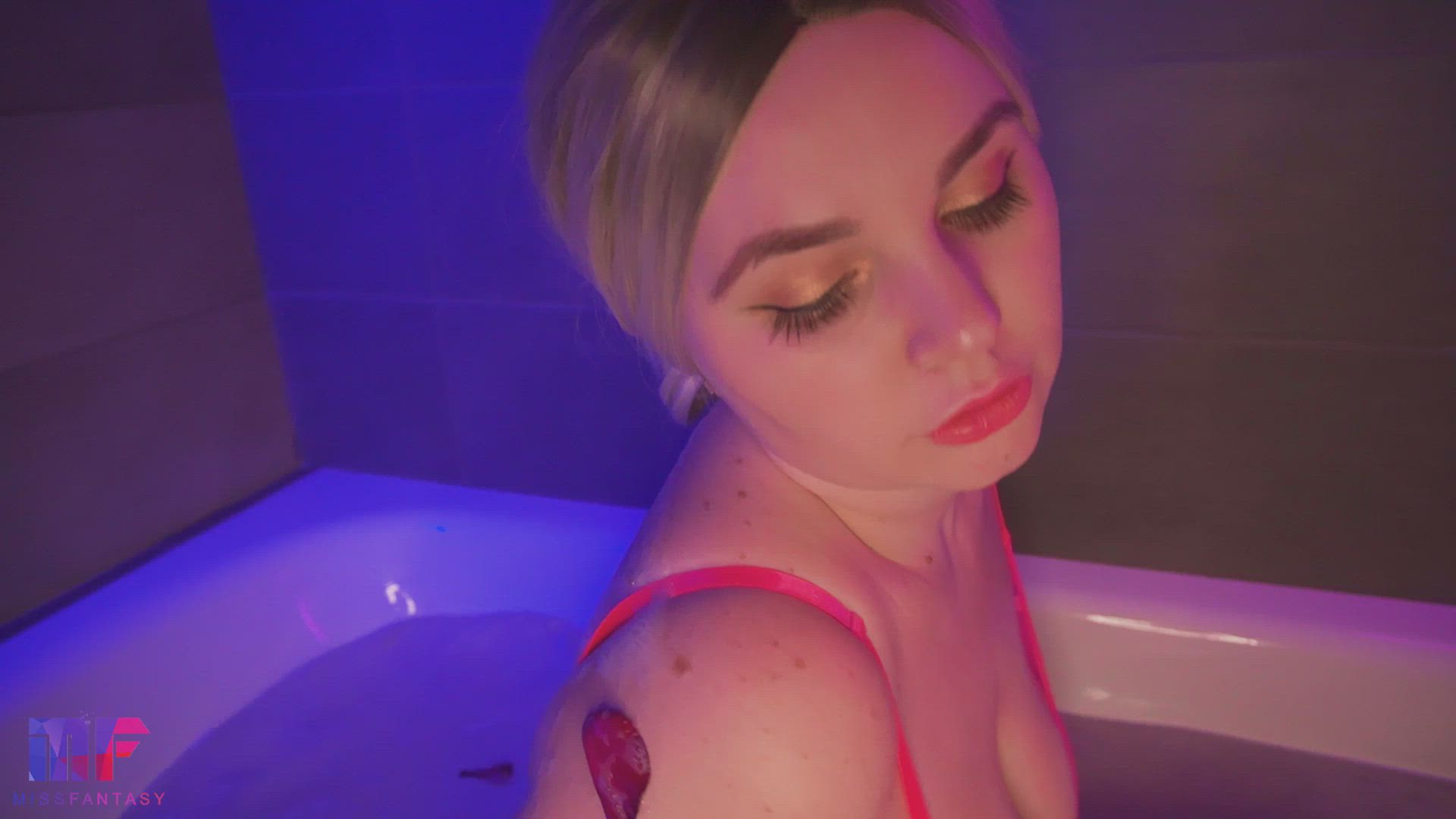 Bathroom porn video with onlyfans model Miss Fantasy <strong>@miss_fantasy_13</strong>