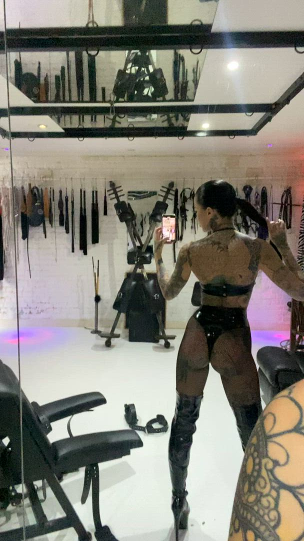 Domme porn video with onlyfans model mistressmika <strong>@mistress_mika</strong>