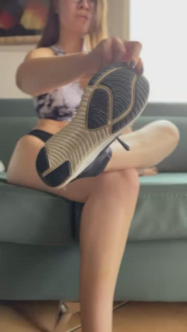 Feet porn video with onlyfans model mistressmoria <strong>@mistressmoria</strong>