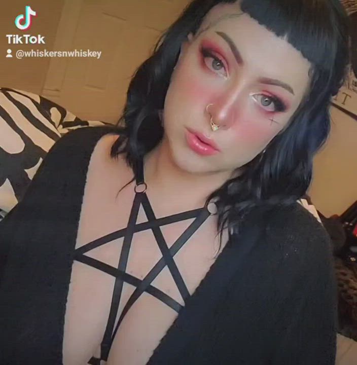 Ahegao porn video with onlyfans model Mommy <strong>@whiskeynwhiskers</strong>