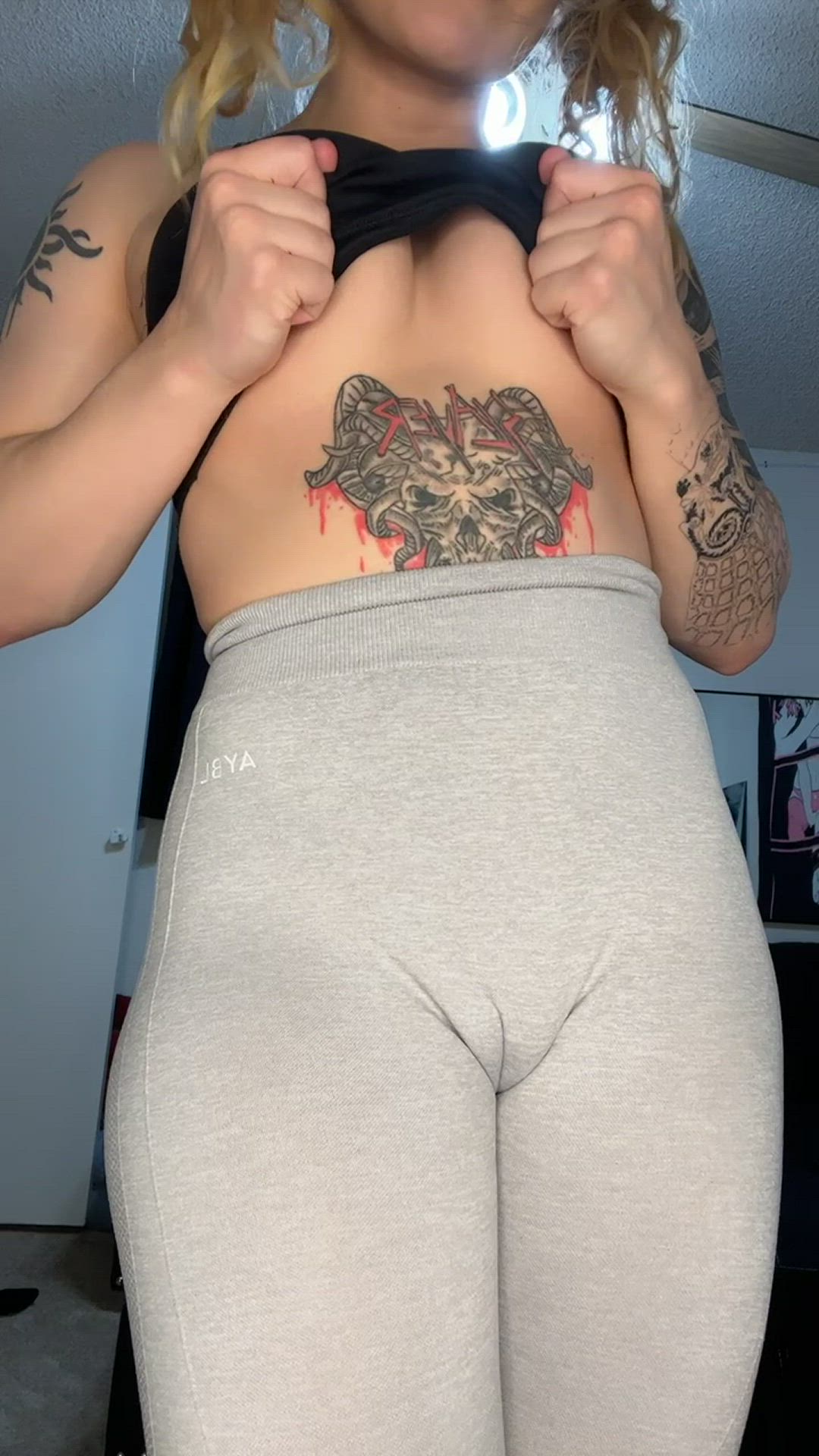 Leggings porn video with onlyfans model Muscle Harley 💪 <strong>@theswolegoth</strong>
