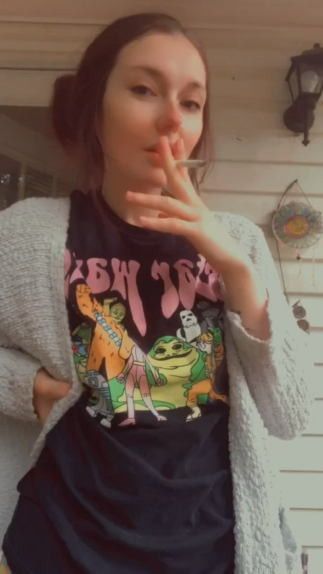 Smoking porn video with onlyfans model abigailrose444 <strong>@abbylane333</strong>