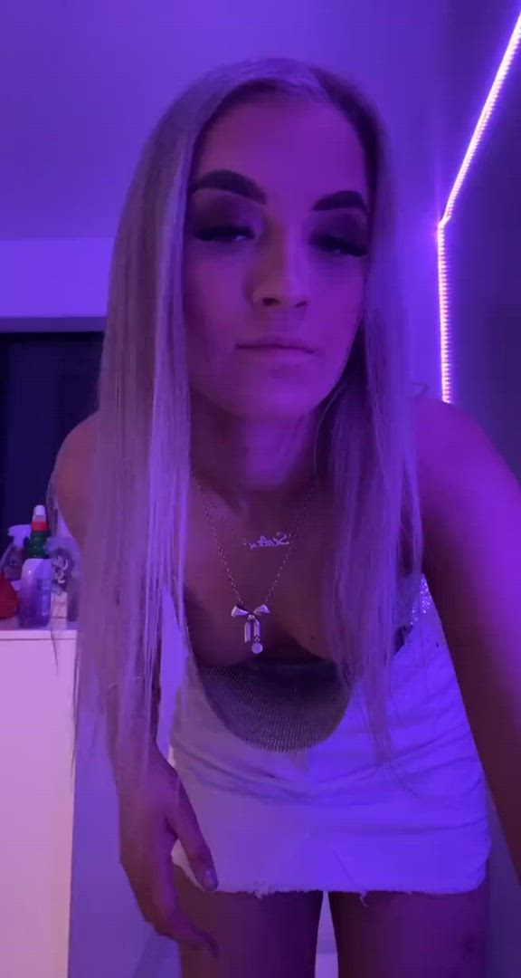 Blonde porn video with onlyfans model baddestgirlnextdoorx <strong>@baddestgirlnextdoorx</strong>