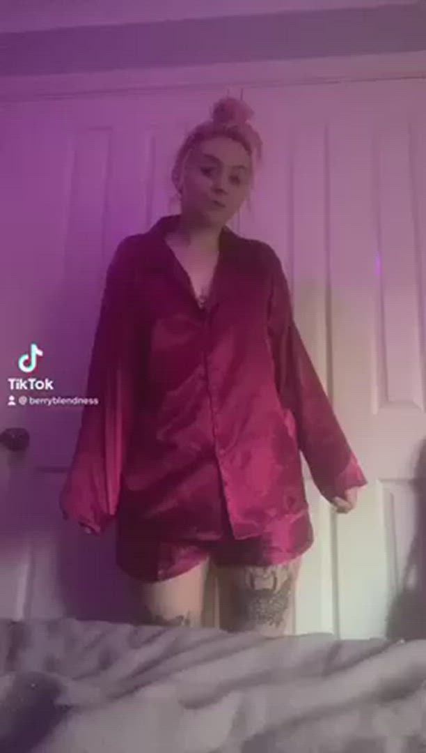 Amateur porn video with onlyfans model berryblenddaisies <strong>@berryblenddaisies</strong>