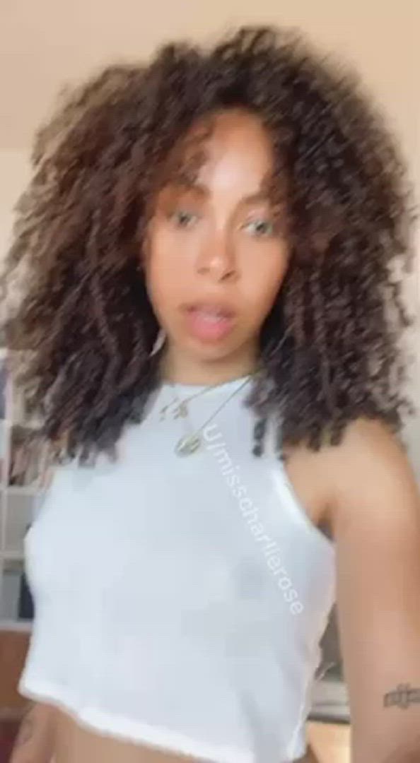 Braless porn video with onlyfans model charliedaint <strong>@charliedaint</strong>