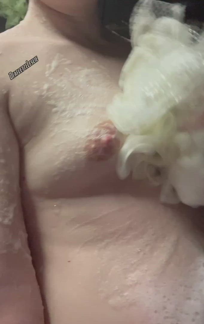 Bathroom porn video with onlyfans model deafletteleslie <strong>@sexylesliensfw</strong>