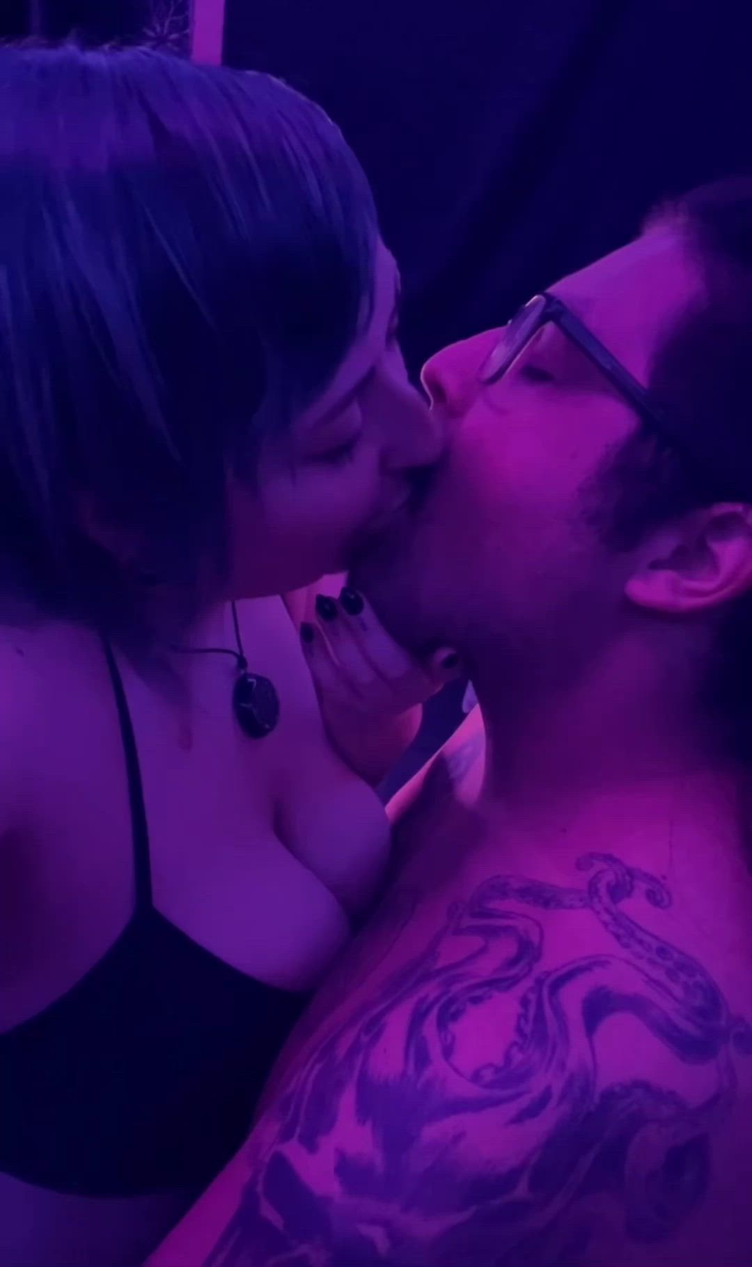 Kissing porn video with onlyfans model domisbomb <strong>@domisbomb</strong>