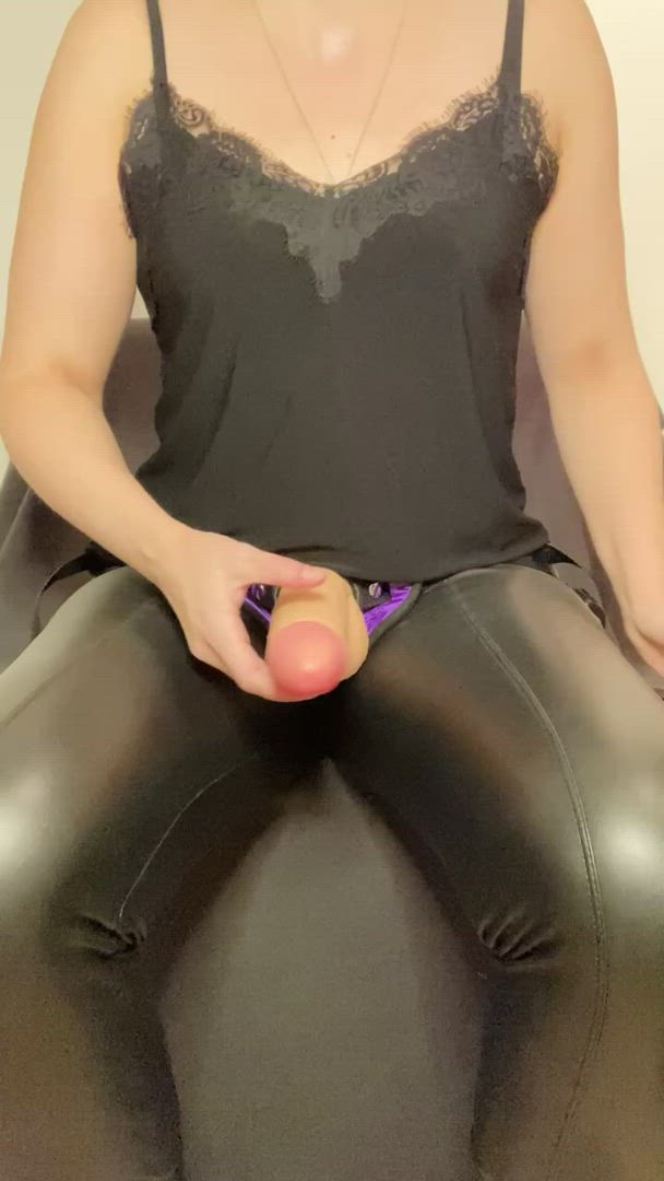 Dildo porn video with onlyfans model dommequeenheather <strong>@dommequeenheather</strong>